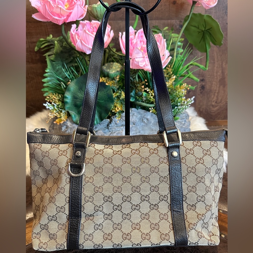 GUCCI Classic Monogram Brown Canvas w. Leather Trims & Straps Shoulder Bag